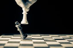 Casting Var : femmes sachant jouer aux échecs pour une série télévisée
